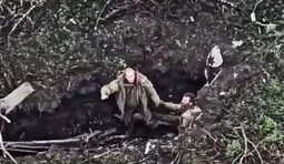 Під час здачі в полон 2 окупантів їх ліквідували свої ж поплічники дронами