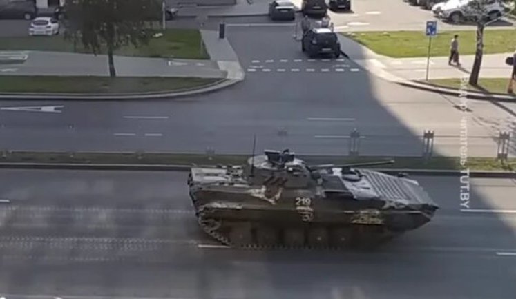 Військова техніка на вулицях Мінська. ВІДЕО+ФОТОрепортаж