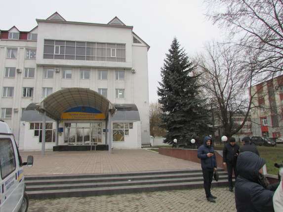 В налоговой Черновцов прогремел взрыв: есть пострадавшие 12