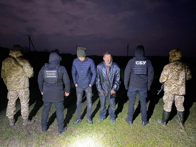 10 порушників кордону затримали на Закарпатті 01