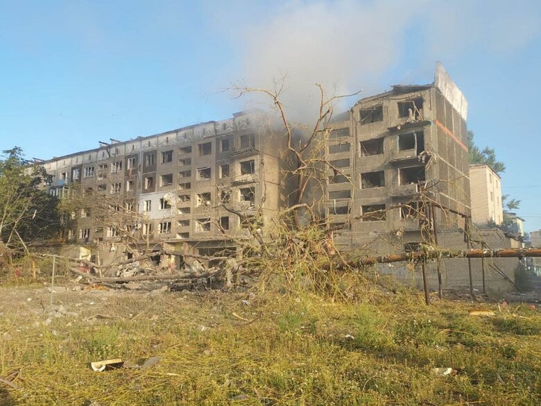 Russian strikes on residential buildings in Bilozerske