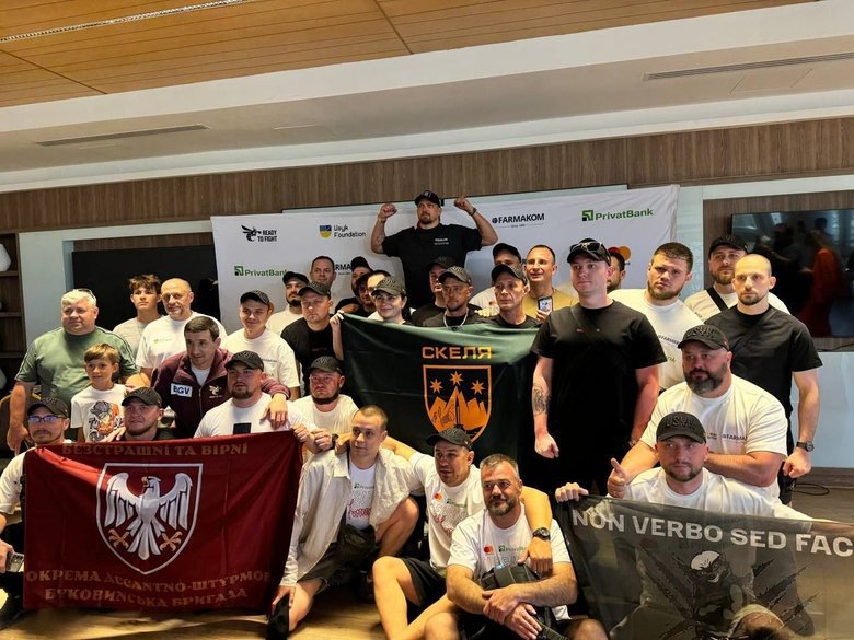 Військові ЗСУ відвідали бій Усика біля пірамід Гізи завдяки благодійній програмі