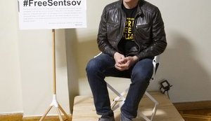 Сенцов забрав із МЗС режисерський стілець із написом 