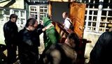 Активисты отбили атаку рейдеров и отстояли дом киевской учительницы. ФОТОрепортаж