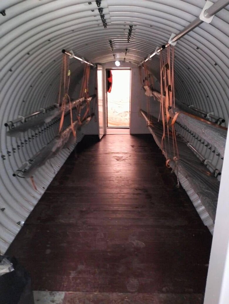 Окопи захищені від протікання гідроізоляцією, укріпленні деревиною та насипом.