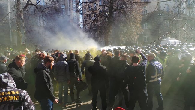 Свинарчуків - за ґрати! - протест проти корупції в Укроборонпромі переріс у зіткнення під АП (оновлено) 09