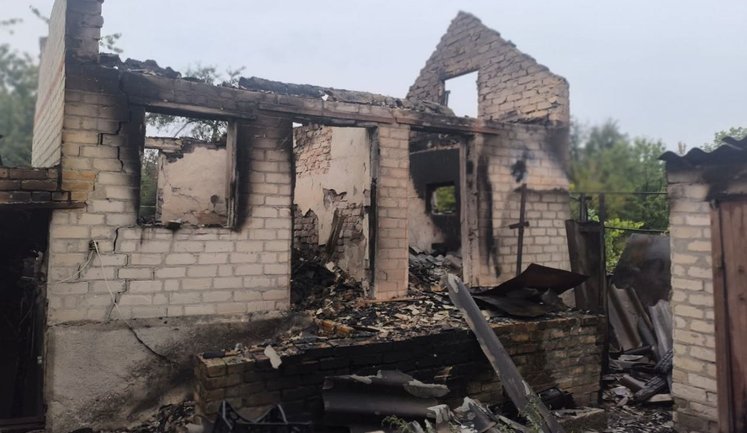 Россияне атаковали Синельниковский и Никопольский районы: повреждены дома, предприятие и автомобили. ФОТОРЕПОРТАЖ