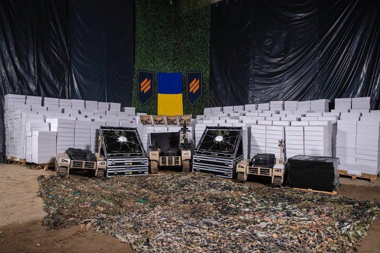 Київ передав 3 АК 10 тисяч FPV, мавіки та НРК