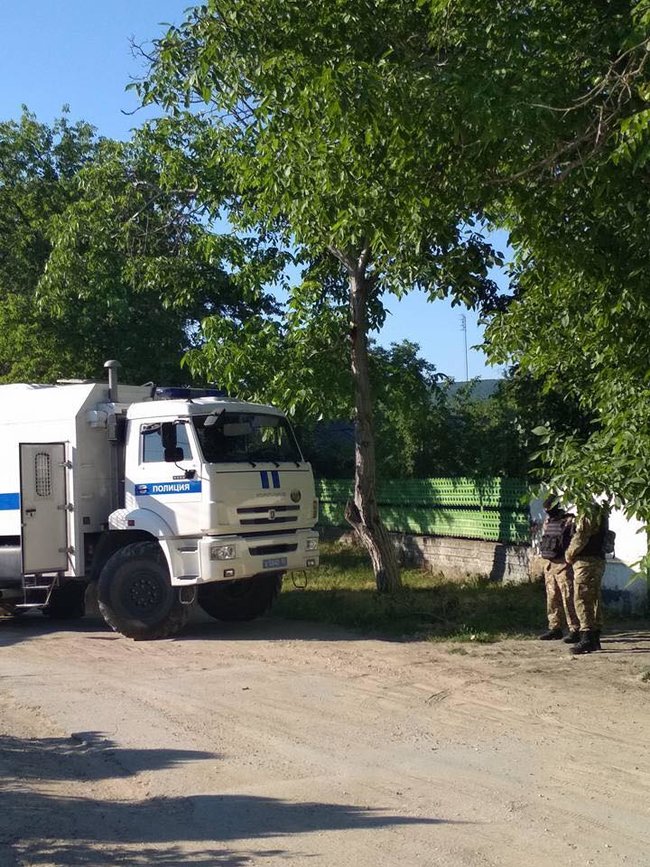 Russian invaders raid houses in Crimea’s Staryi Krym village 02