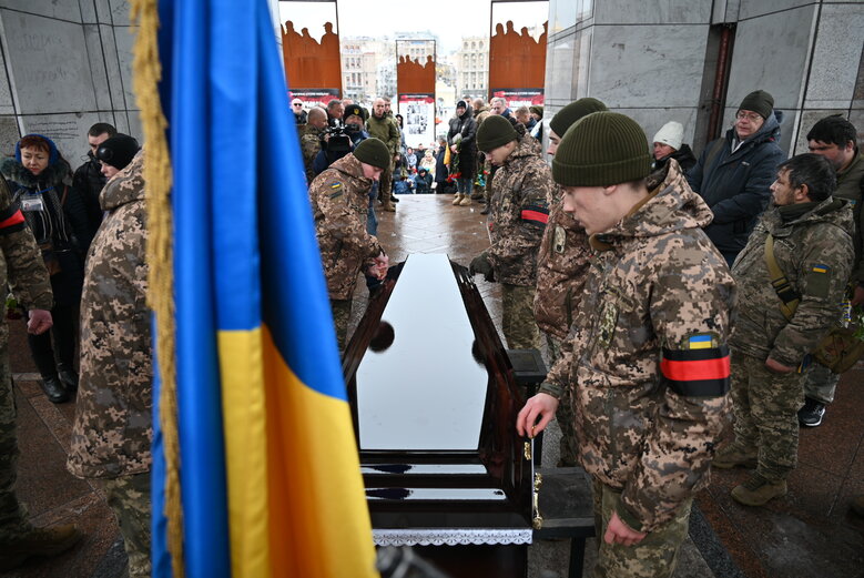 Із захисником України Андрієм Трачуком попрощалися в Києві 05