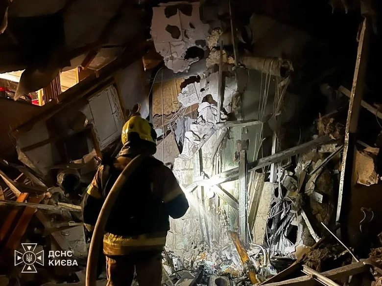 Нічна атака на Київ: загинула людина, у двох районах виникли пожежі