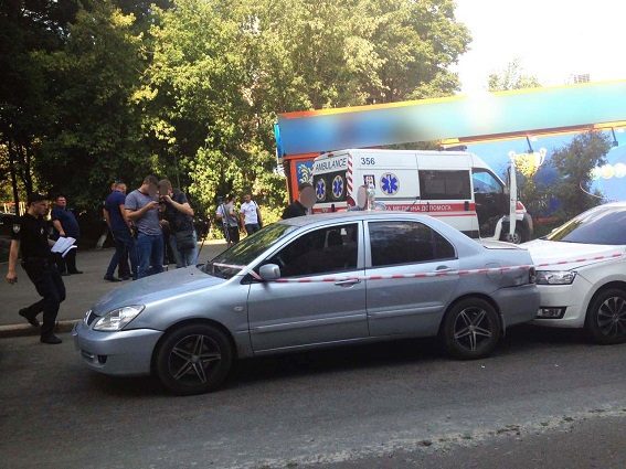 Київські поліцейські зі стріляниною затримали трьох грабіжників 02