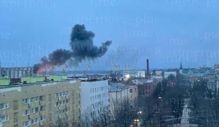 Безпілотники атакували Ленінградську область: спалахнула пожежа у порту Усть-Луга. ВІДЕО+ФОТО