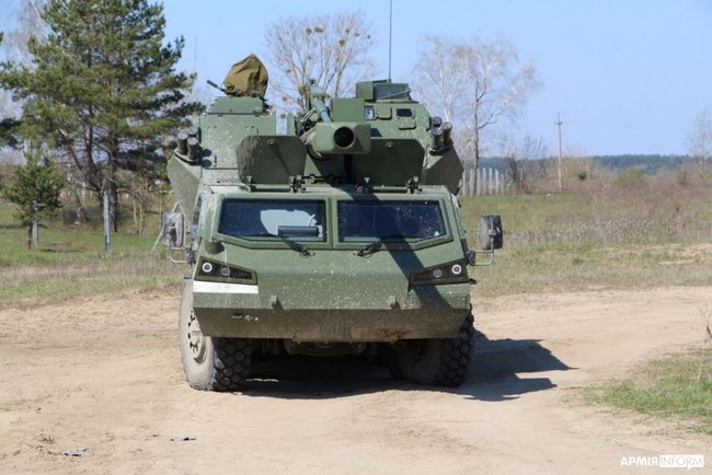 На Рівненському полігоні відбувається тестування чеської 152-мм самохідної гаубиці DANA-M2 02