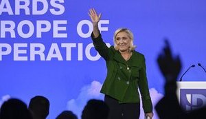 Ультраправа партія Ле Пен перемагає в першому турі парламентських виборів у Франції