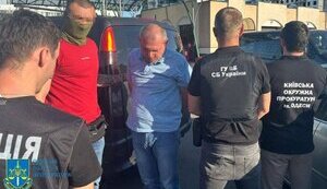 За 11 тысяч долларов - отсрочка от мобилизации: в Одессе двое мужчин обещали повлиять на ТЦК. ФОТОрепортаж