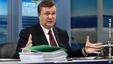 Янукович срочно собирает оппозиционное правительство