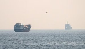 Танкери продовжують рух Ормузькою протокою попри відновлення вогню