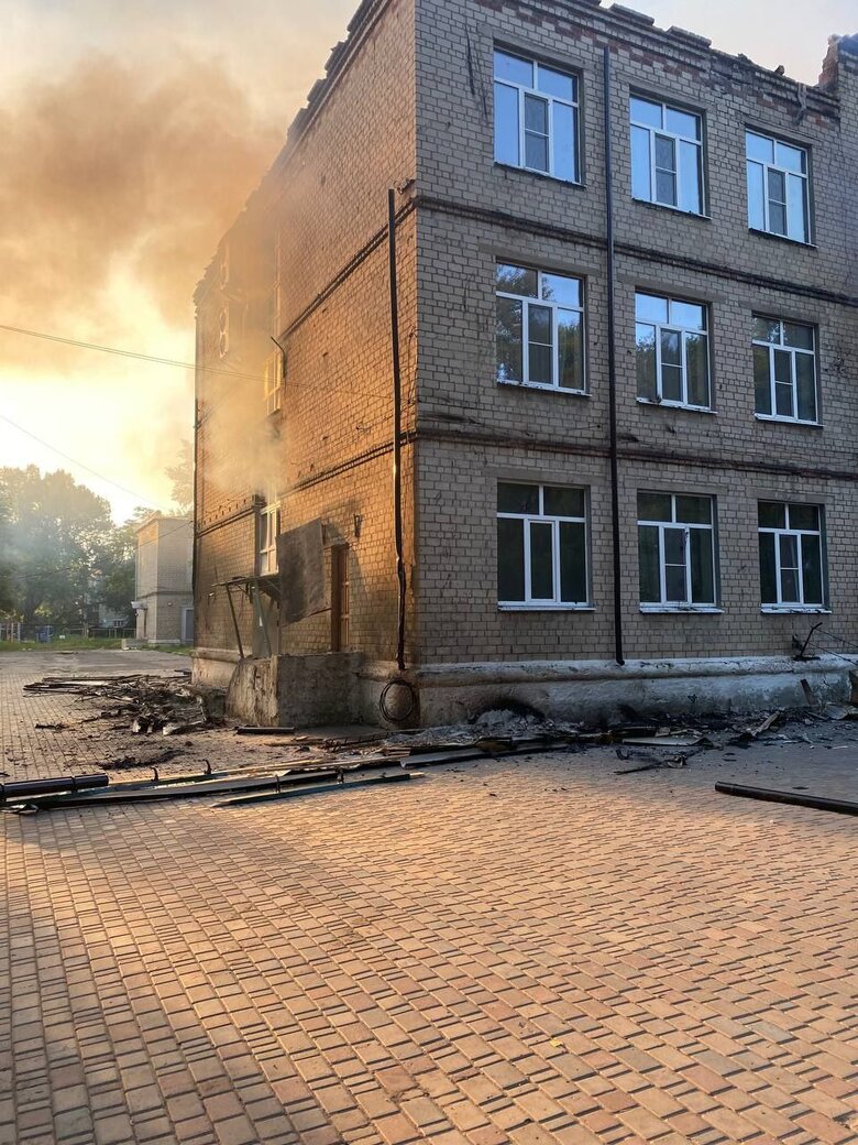Россияне обстреляли из РСЗО Град школу в Авдеевке, - глава ОВА Кириленко 04