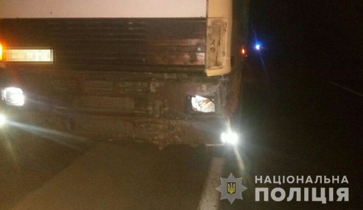 Вантажівка на смерть збила 64-річного чоловіка, який йшов проїжджою частиною, на Одещині, - Нацполіція. ФОТО