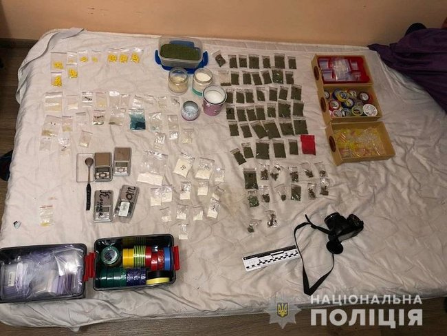Іноземку затримано за розповсюдження наркотиків у Києві 04