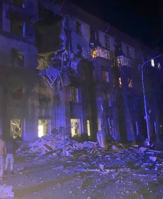 Rocket attack on Zaporizhzhia: two people died 01
