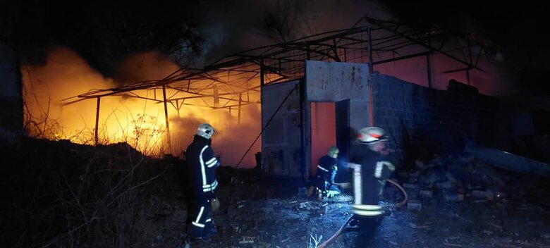 Доба на Харківщині: масштабна пожежа після влучання у склад піротехніки у Харкові та обстріли понад 20 населених пунктів 01