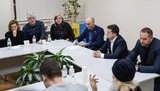Зеленский встретился с родственниками украинцев, погибших в авиакатастрофе в Иране. ФОТО