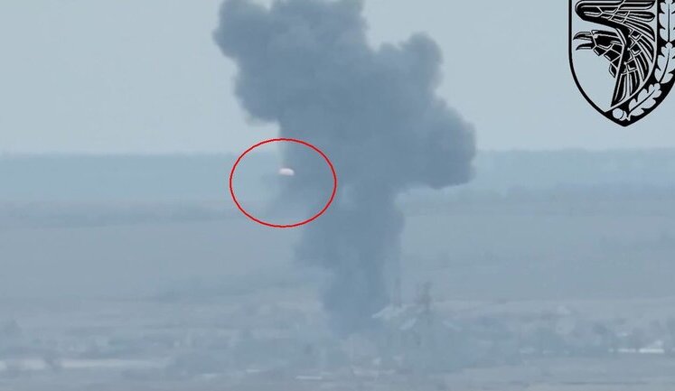 Ворожий літак СУ-24 збили бійці 93-ї ОМБр "Холодний Яр" поблизу Бахмуту. ВIДЕО