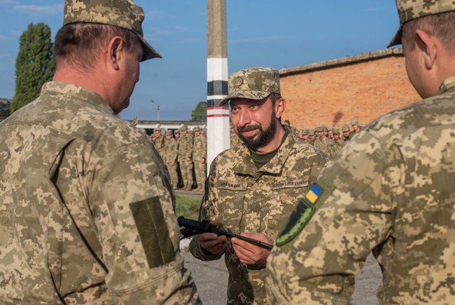 Командиру 1-го батальона 93-й ОМБр Дмитруку вручили орден Богдана Хмельницкого II степени 08