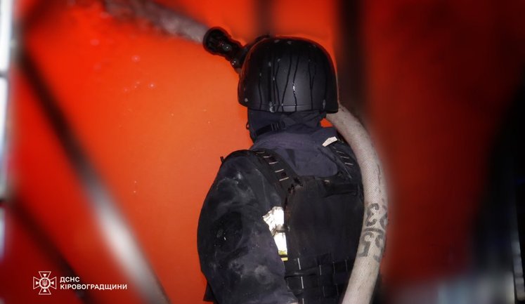 Ворог атакував Миколаїв дронами-камікадзе: у місті сталася пожежа