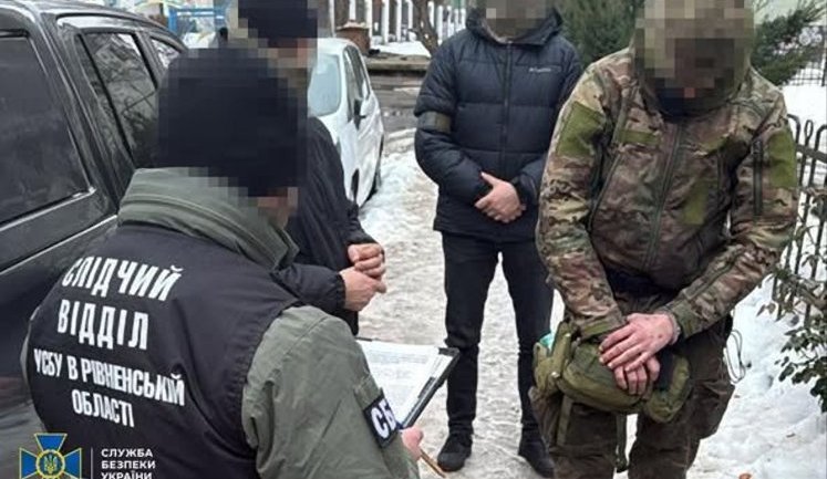 За $700 готував теракт у Рівному: чоловік залишив біля кав’ярні бомбу, яку мав підірвати куратор. ФОТО