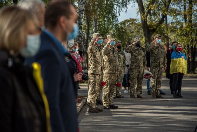 Меморіальну дошку загиблій у зоні ООС старшому солдату ЗСУ Ярославі Никоненко відкрили в Миргороді 04 Меморіальну дошку загиблій у зоні ООС старшому солдату ЗСУ Ярославі Никоненко відкрили в Миргороді 04