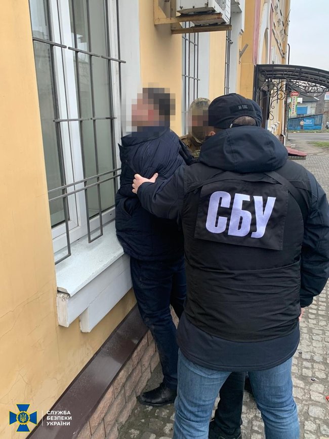 Военный прокурор из Запорожья вымогал $5 тыс. за непривлечение к уголовной ответственности, - СБУ 02