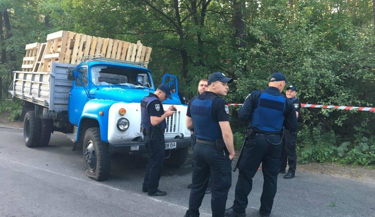 Через вирубку лісу вночі на Оболоні сталося зіткнення із стріляниною. ФОТОрепортаж