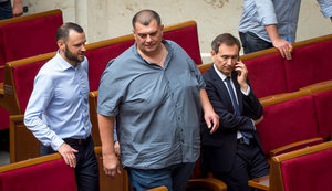 Шмыгаль докладывает в полупустом зале, Тищенко грозит пальцем Арахамии, Васильев и Ананченко делят 6,7 млн, - день работы Рады 16 июля. ФОТОрепортаж