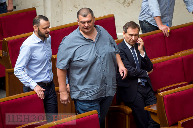 Шмигаль доповідає в напівпорожньому залі, Тищенко погрожує пальцем Арахамії, Васильєв і Ананченко ділять 6,7 млн, - день роботи Ради 16 липня 22 Шмигаль доповідає в напівпорожньому залі, Тищенко погрожує пальцем Арахамії, Васильєв і Ананченко ділять 6,7 млн, - день роботи Ради 16 липня 22