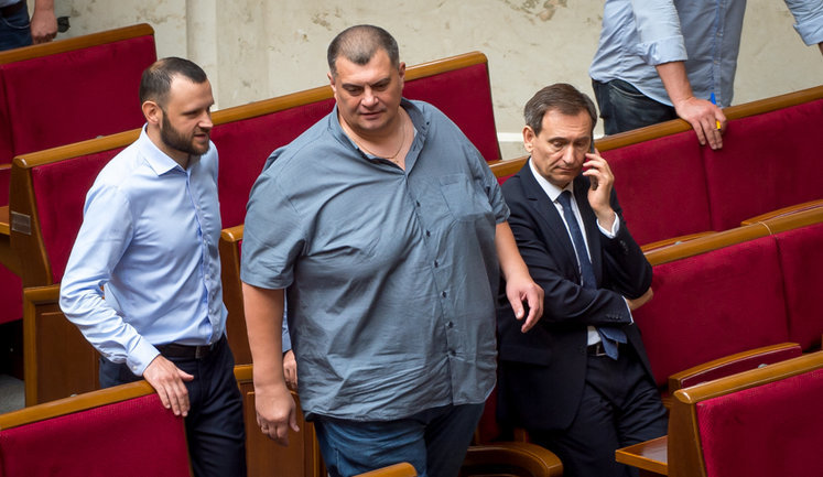 Шмыгаль докладывает в полупустом зале, Тищенко грозит пальцем Арахамии, Васильев и Ананченко делят 6,7 млн, - день работы Рады 16 июля. ФОТОрепортаж