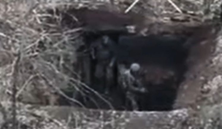 Russians drive their comrade out of dugout under attack from Ukrainian drone. VIDEO