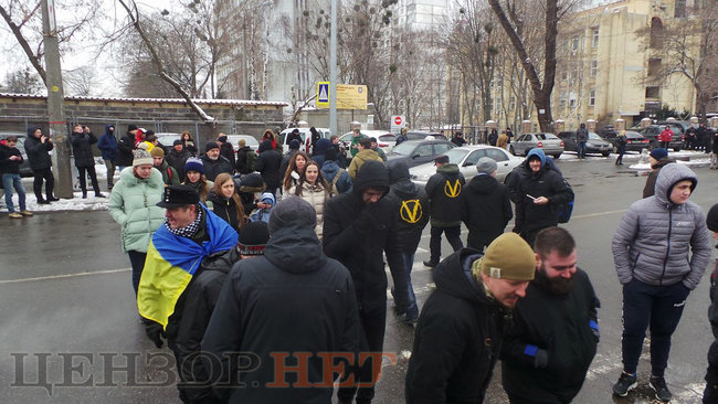 Шевченковский райсуд Киева продолжил рассмотрение дела об убийстве Бузины. Активисты перекрывали движение по Дегтяревской (обновлено) 10