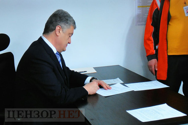 Порошенко сдал анализы на НСК Олимпийский 05