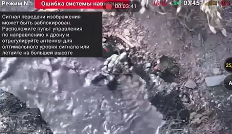 Wounded Russian serviceman is lying in mud, cannot stand up. VIDEO