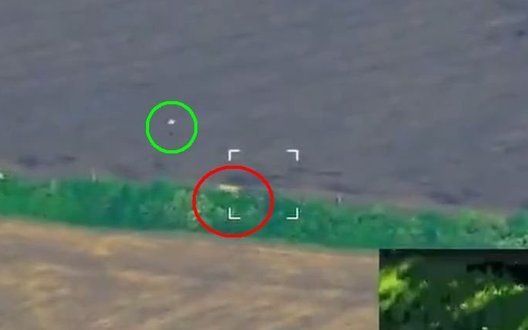 Дрон-камікадзе атакує та влучає у російську РЛС 5Н63С, яка коштує приблизно $50 мільйонів. ВIДЕО