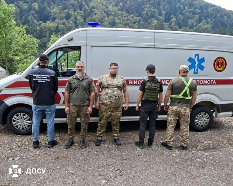 Ухилянта хотіли перевезти за кордон на авто медевакуації
