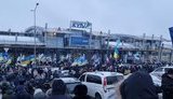 "В Жулянах на мітингу на підтримку Порошенка зібрались 25 тисяч людей: виступають громадські діячі, політики та ветерани", - пресслужба "ЄС". ВІДЕО+ФОТО