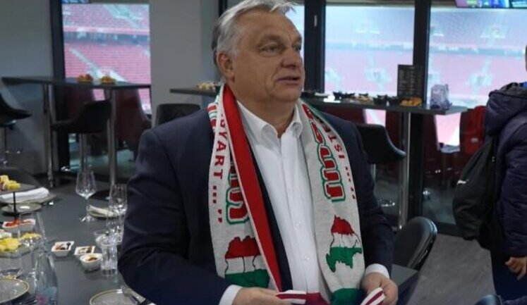 УЄФА дозволила використовувати символіку "Великої Угорщини" з частинами територій України та країн ЄС