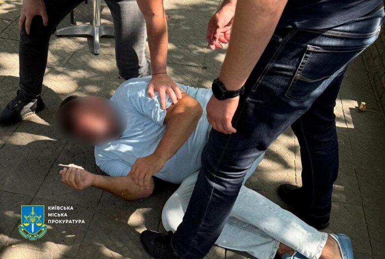 Шахрай обіцяв влаштувати до Офісу Генпрокурора