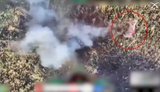 Тіло окупанта вилетіло з полум’я та кілька разів перекинулося в повітрі після удару українського дрона. ВIДЕО 18+