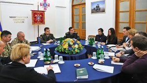 Міноборони спільно з волонтерами проведе інвентаризацію автомобілів, переданих армії, - Полторак. ФОТО
