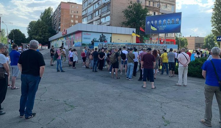 Мітинг у пам’ять про загиблих в Іл-76 над Луганським аеропортом героїв відбувся у Кривому Розі. ФОТОрепортаж